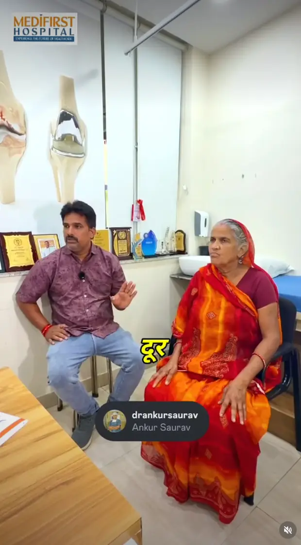 Dr. Ankur Saurav counselling an elderly patient about knee pain at Medifirst Hospital, Ranchi