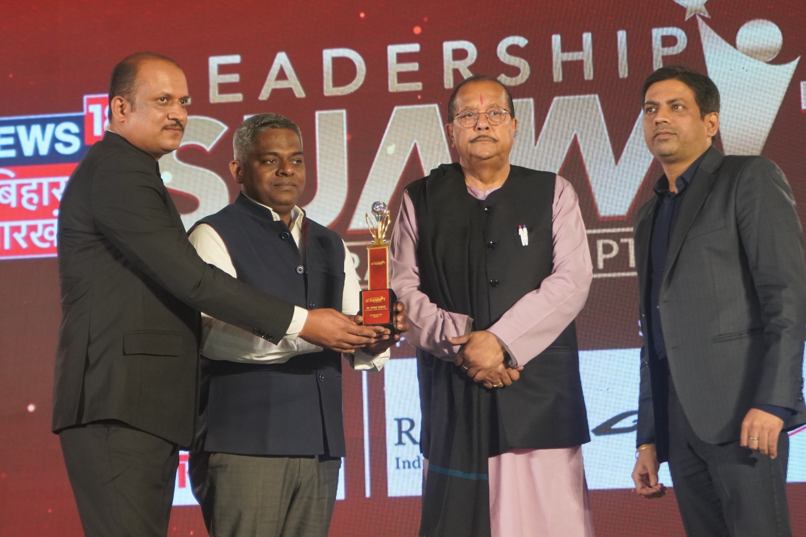 Dr. Ankur Saurav receiving Leadership Award